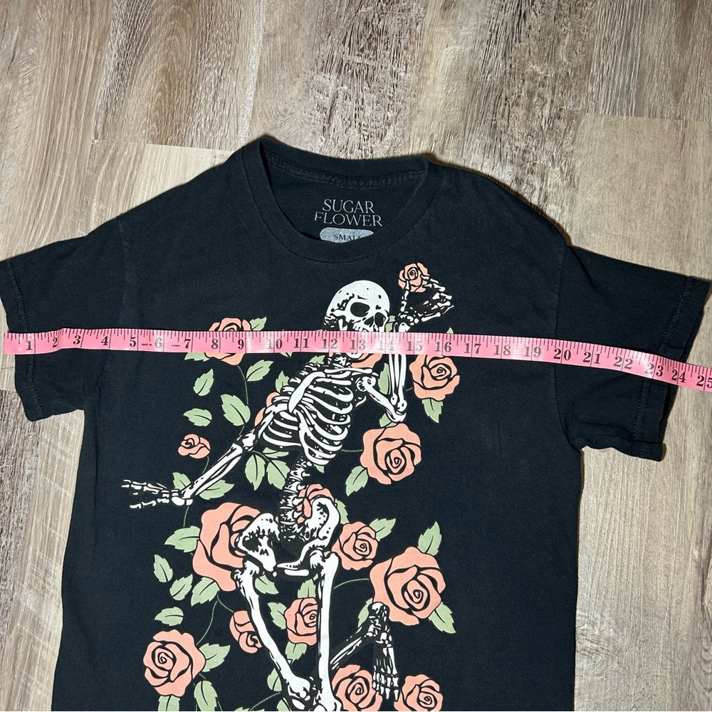 SUGAR FLOWER Skeleton Red Rose Black Graphic Tee Small - Picture 6 of 7